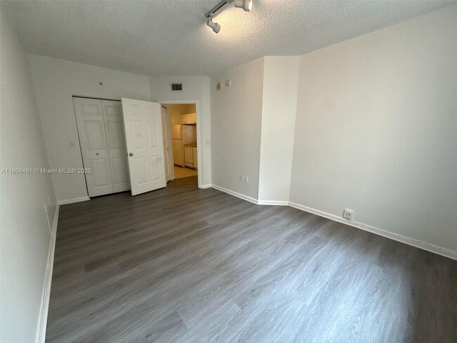 Building Photo - 17100 N Bay Rd