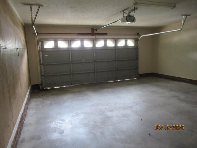 Building Photo - 3590 Oleander Dr