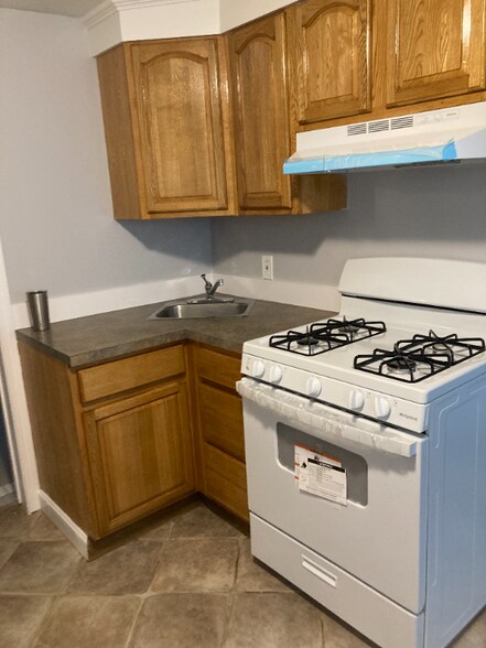 Primary Photo - 712 Atwells Ave
