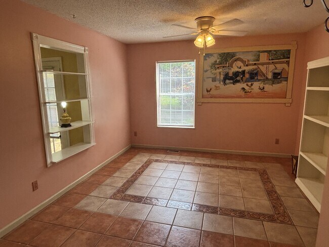 Building Photo - 119 N Clover Hill Ridge Rd
