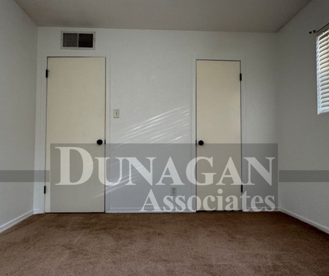 Building Photo - Pet Friendly!! Updated 3 bed, 1 1/5 Bath.