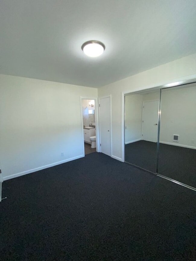 Building Photo - Upstairs beautifully renovated 1 bedroom 1 bath in the Monterey Sunbelt