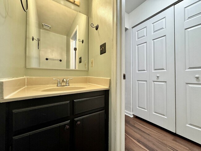 Building Photo - Glenleigh 1st-time Rental! Pet-Friendly, End-Unit Townhome, Cul-De-Sac with HUGE fenced backyard!