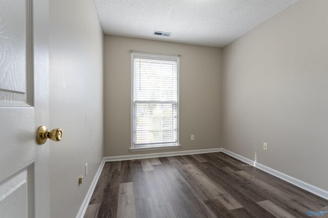 Building Photo - 107 Bridgestone Dr NE