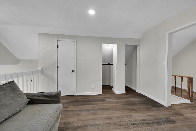 Building Photo - 660 Hickory St