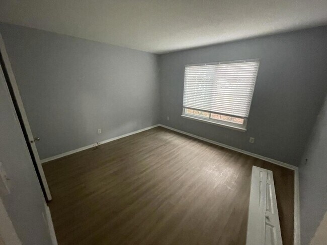 Building Photo - 5800 Falls of Neuse Road Unit Apt B