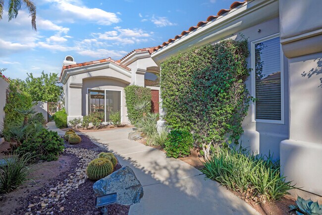 Building Photo - 830 Hawk Hill Trail