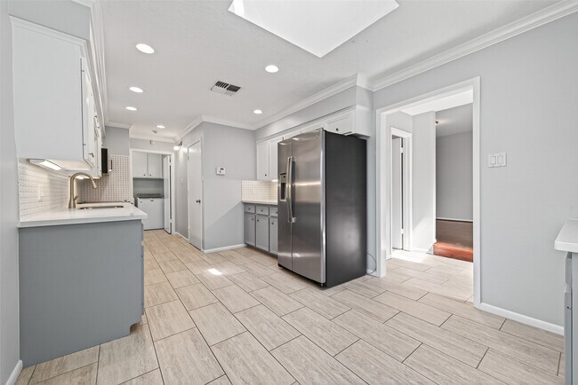 Building Photo - 5218 Palmetto St