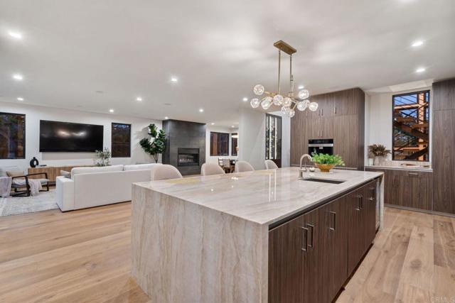 Building Photo - 5610 Bellevue Ave