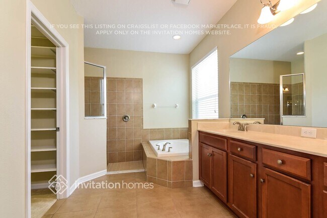 Building Photo - 210 Westchester Hills Ln