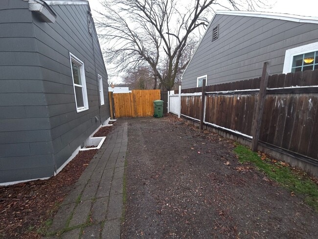 Building Photo - 5617 E Parkwater Ave