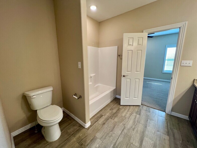 Building Photo - 9911 Landry Dr