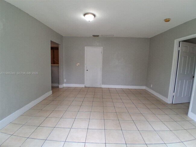 Building Photo - 880 NW 129th St