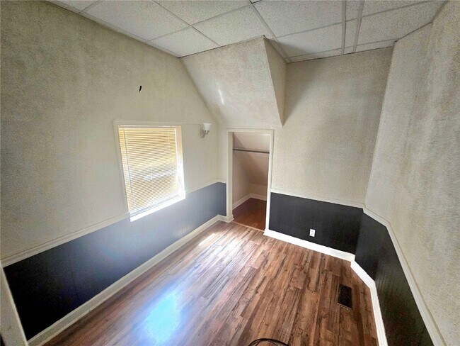 Building Photo - 736 Dover Pl