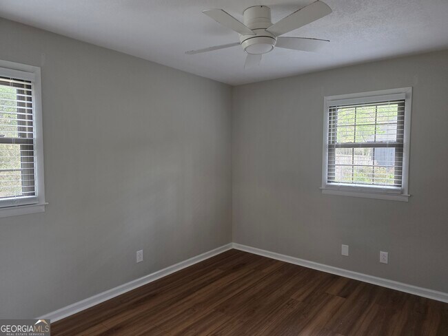 Building Photo - 103 W 15th St