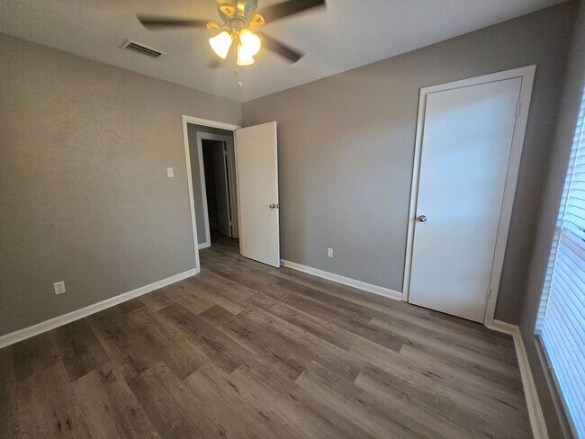 Building Photo - 1801 Archery Ln