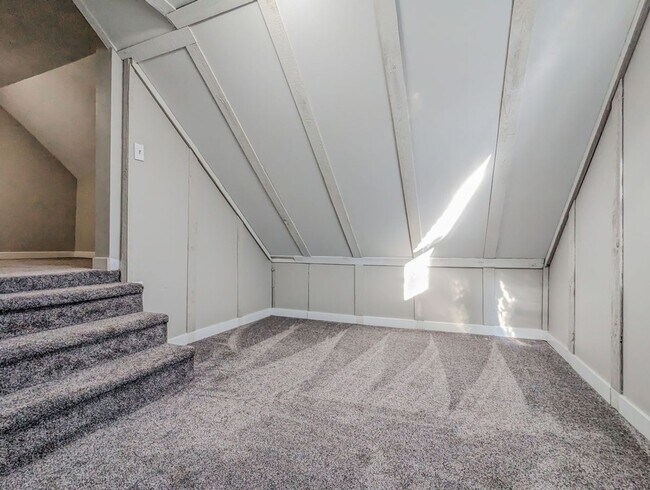 Building Photo - **Move-In Special** Move in ready 3 bed 1 bath home w/main level bedroom