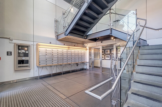 Building Photo - 650 Delancey St