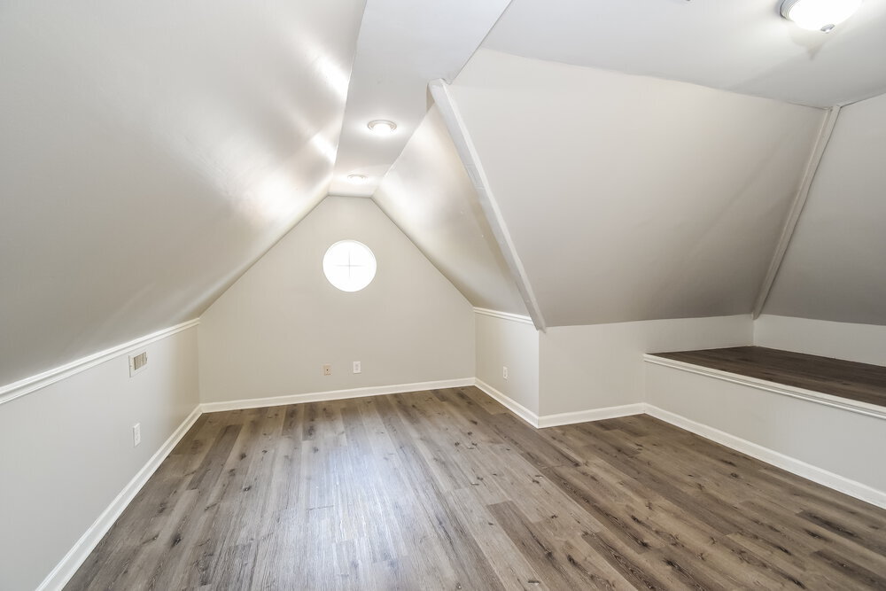 Building Photo - 9760 Riggin Dr