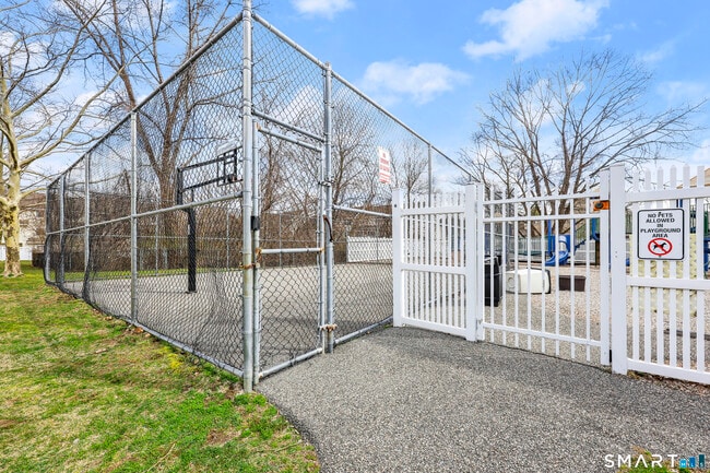 Building Photo - 237 Willow Springs