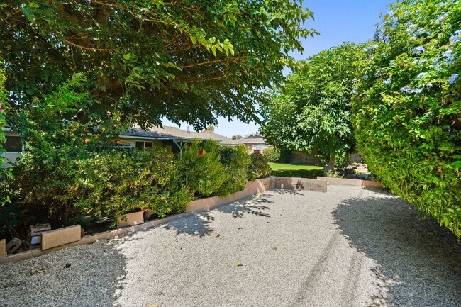 Building Photo - 3534 Hearst Dr