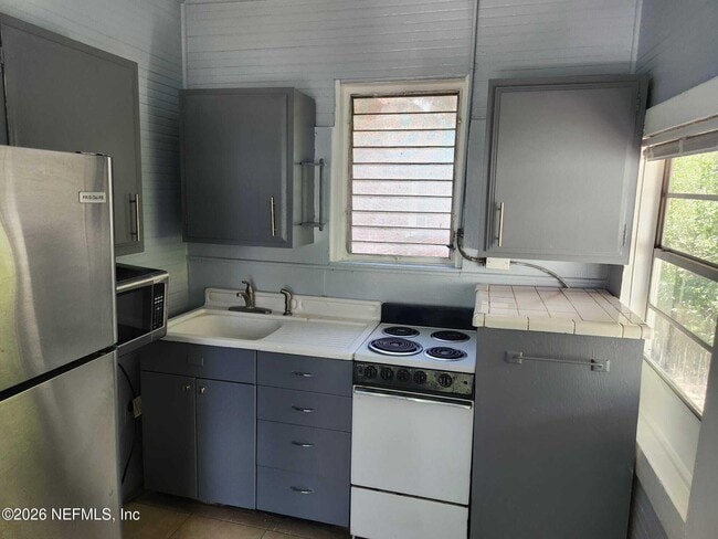 Building Photo - 2577 Haldumar Terrace
