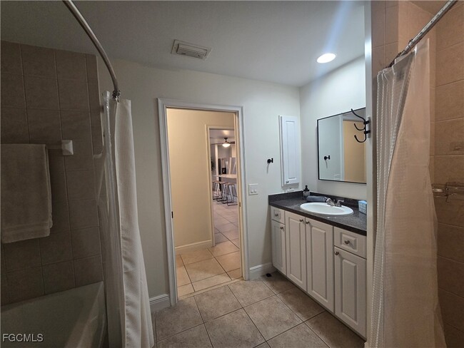 Building Photo - 2309 SW 27th St