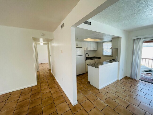 Building Photo - Modern 2BD/1.5BA Condo in Orlando – HOA Community with Lawn Care Included