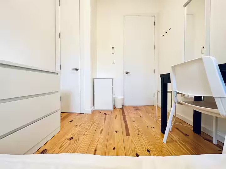 Primary Photo - Furnished room/NOT APARTMENT