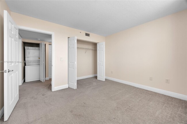 Building Photo - 3000 Coral Wy