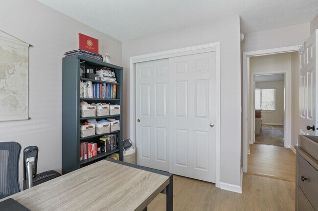 Building Photo - Stunning Raised Ranch | 4 Bedroom 3 Bathro...