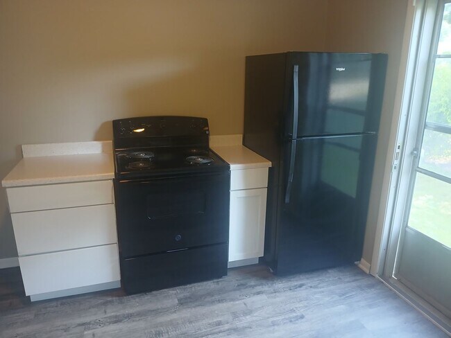 Building Photo - NEW Rate NOW! Beautiful 3 Bedroom Home in ...