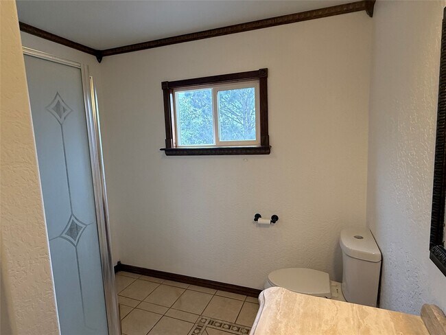 Building Photo - 1327 Kenney Hall Rd