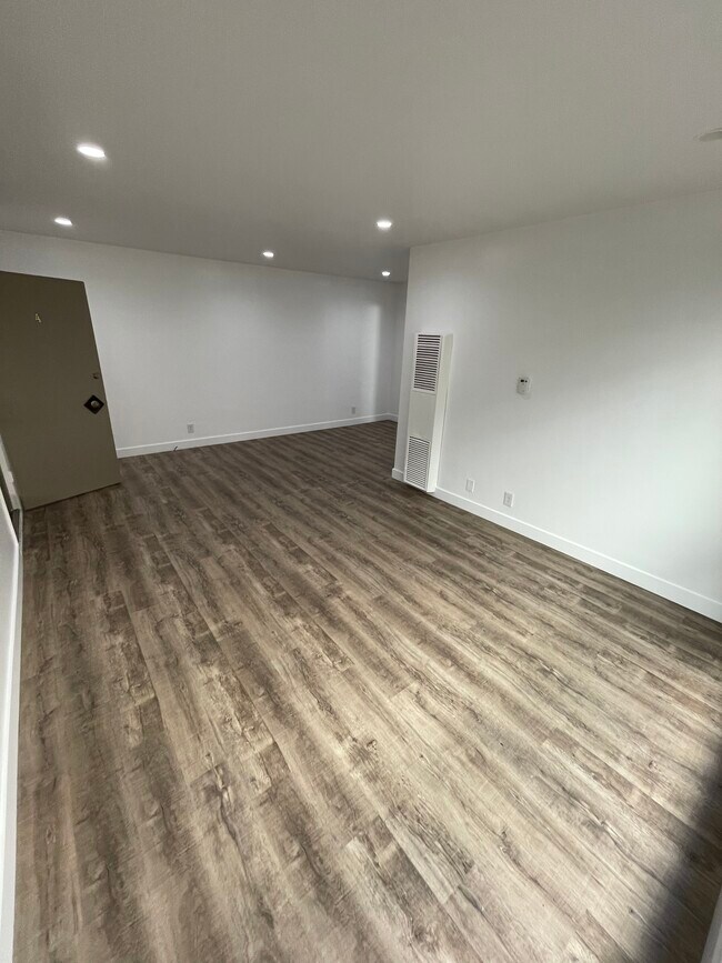 Building Photo - 1323 12th St