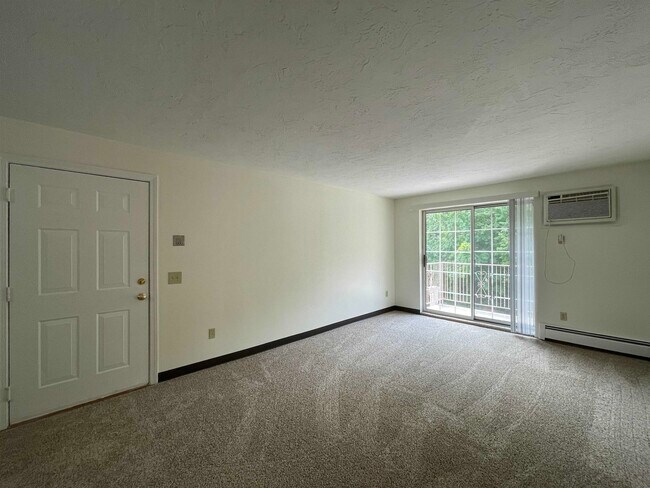 Building Photo - 385 Huse Rd