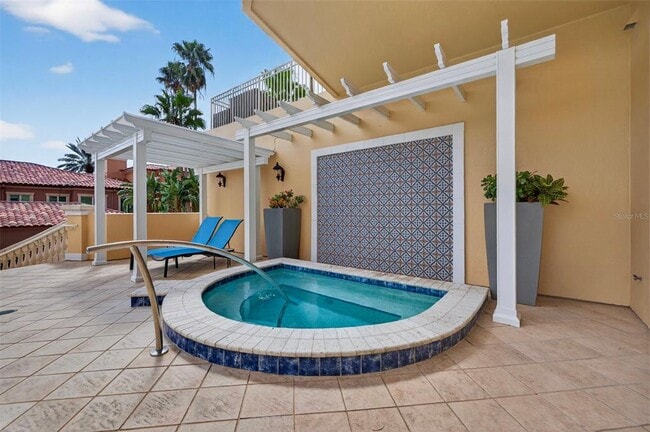 Building Photo - 555 5th Ave NE