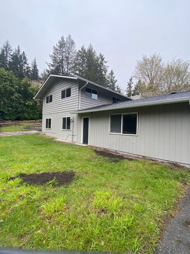 Building Photo - 4 Bedroom, 2.5 Bath 2 Car Garage, Brand Ne...