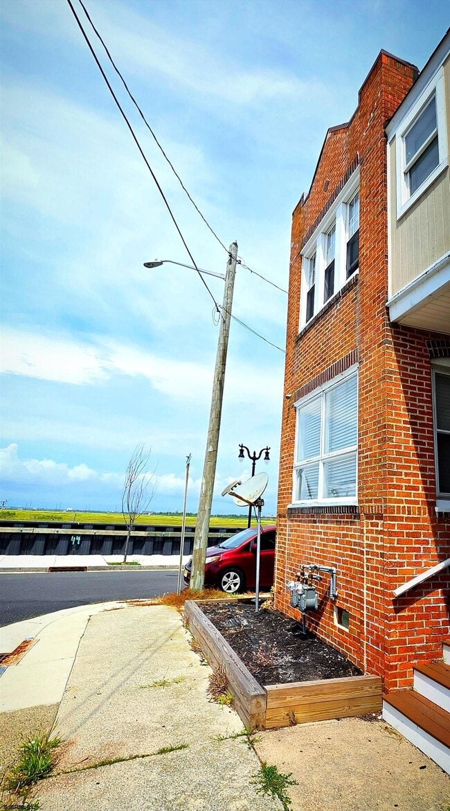 Building Photo - 125 N Kingston Ave
