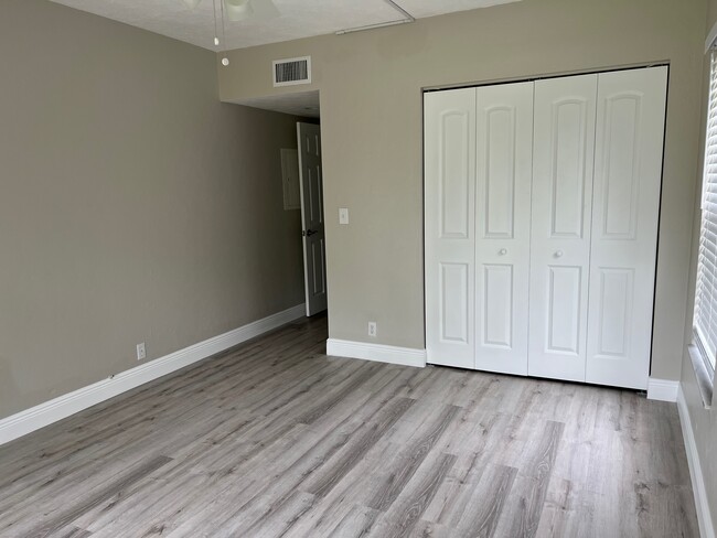 Master Bedroom - 1733 Courtyard Way