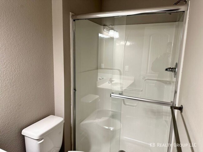 Building Photo - 2 Bed Townhome in Belton; Raymore-Peculiar...