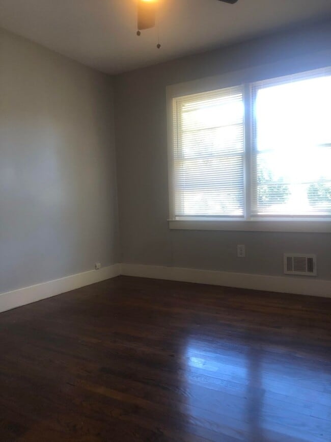 Building Photo - 3 Bed, 2 Bath Home Near Atlanta