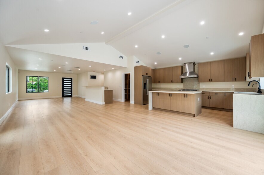 Building Photo - 17106 Gault St