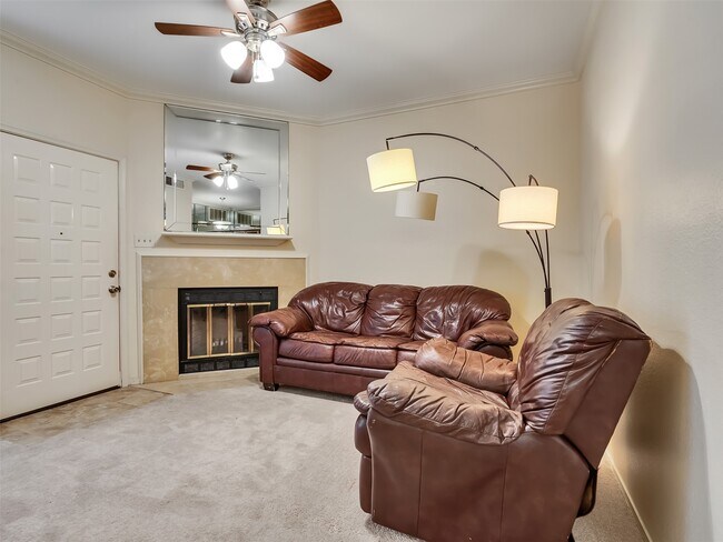 Building Photo - 921 Marine Dr