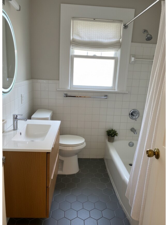 Building Photo - 1013 Edna Pl