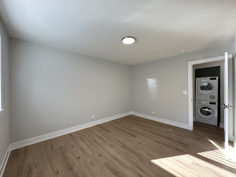 Building Photo - 535 W Aldine Ave