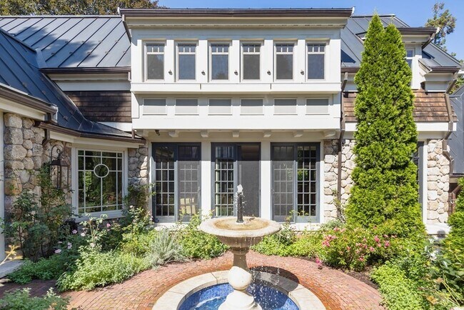 Building Photo - 100 Summer St