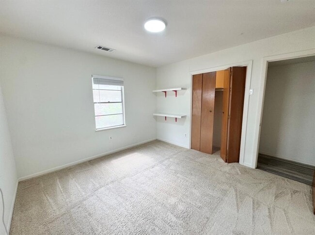 Building Photo - 406 Swanee Dr