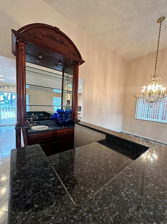 Building Photo - Exquisite Belmont Estate with Luxurious Am...