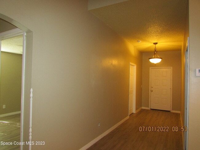 Building Photo - 700 Benton Dr
