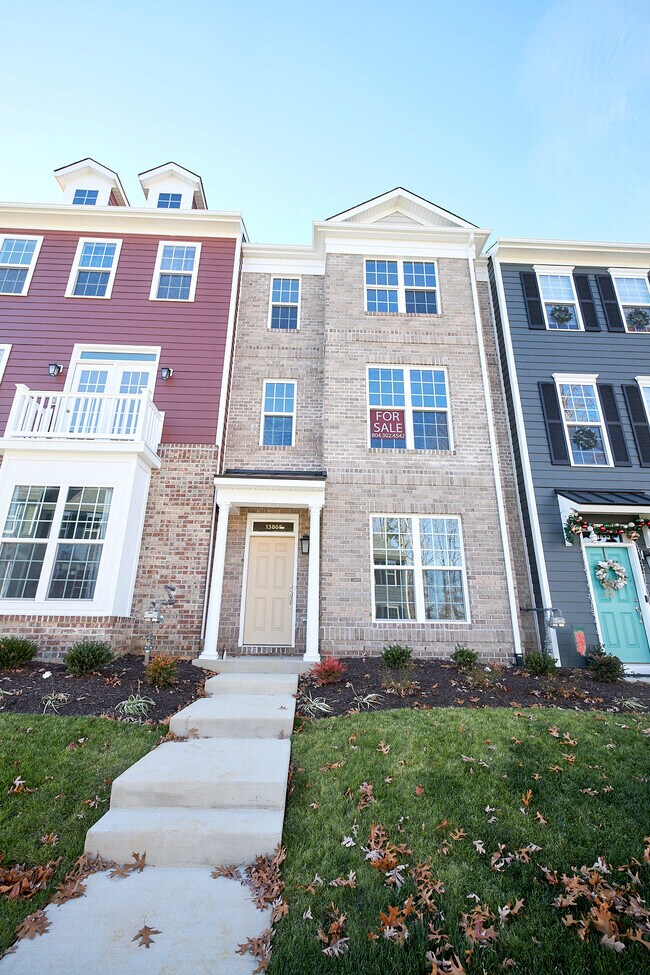 Building Photo - 13868 Randolph Pond Ln